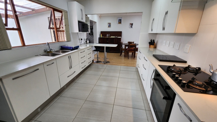 4 Bedroom Property for Sale in Heiderand Western Cape